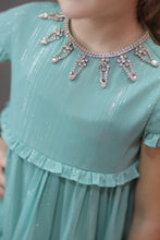 تحميل الصورة إلى عارض المعرض، فستان بتصميم ياقة أنيقة