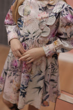 Load image into Gallery viewer, Collar Detailed Dress