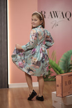 Load image into Gallery viewer, Collar Detailed Dress