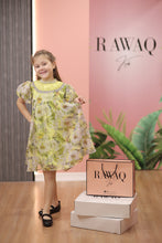 تحميل الصورة إلى عارض المعرض، فستان مزهر بياقة مرصعة بالكريستال