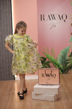 تحميل الصورة إلى عارض المعرض، فستان مزهر بياقة مرصعة بالكريستال