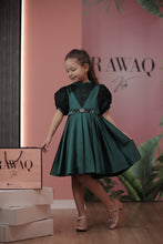 تحميل الصورة إلى عارض المعرض، فستان مزين بالدانتيل والكريستال