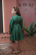 تحميل الصورة إلى عارض المعرض، فستان أنيق بتفاصيل براقة