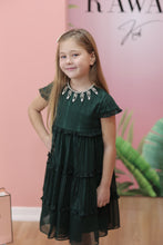 تحميل الصورة إلى عارض المعرض، فستان بتصميم ياقة أنيقة 
