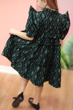 تحميل الصورة إلى عارض المعرض، فستان منقوش بتفاصيل على الأكمام
