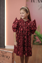 تحميل الصورة إلى عارض المعرض، فستان منقوش بتفاصيل على الأكمام
