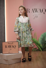 Load image into Gallery viewer, Collar Detail Patterned Dress

