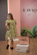 تحميل الصورة إلى عارض المعرض، فستان مزهر بياقة مرصعة بالكريستال
