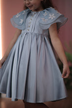 تحميل الصورة إلى عارض المعرض، فستان مزين بالزهور والكريستال
