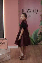 تحميل الصورة إلى عارض المعرض، فستان مزين بالدانتيل والكريستال 
