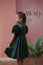 تحميل الصورة إلى عارض المعرض، فستان مزين بالدانتيل والكريستال 
