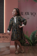 Load image into Gallery viewer, Cuff Detail Patterned Dress
