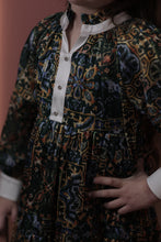 Load image into Gallery viewer, Cuff Detail Patterned Dress
