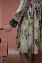 تحميل الصورة إلى عارض المعرض، فستان مزخرف بتفاصيل من الدانتيل
