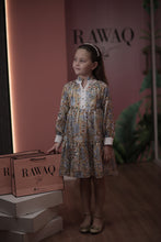 Load image into Gallery viewer, Cuff Detail Patterned Dress
