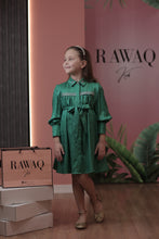 تحميل الصورة إلى عارض المعرض، فستان أنيق بتفاصيل براقة
