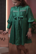 تحميل الصورة إلى عارض المعرض، فستان أنيق بتفاصيل براقة
