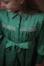 تحميل الصورة إلى عارض المعرض، فستان أنيق بتفاصيل براقة
